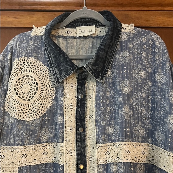 NWOT Oli & Hali Blue & White Mixed Media Lace, Crochet, Denim Patchwork Shirt - Picture 3 of 11